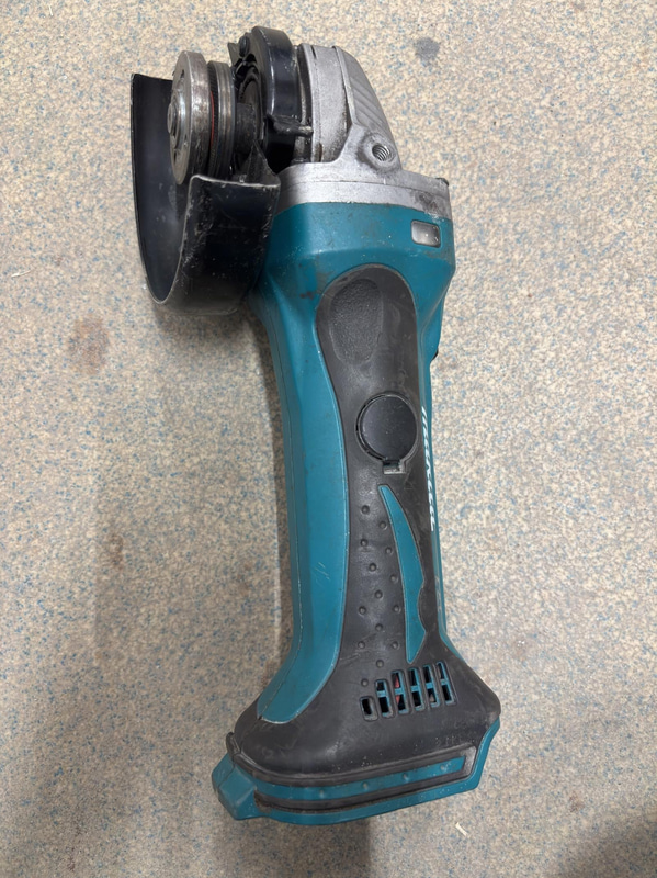 Tool lot, 4 Makita 18V angle grinders