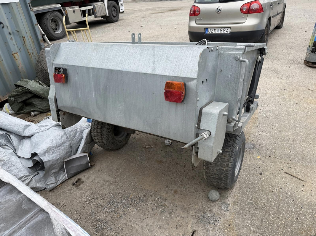 Hydraulic grit spreader, untested