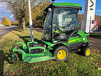Frontrotorklippare John Deere TerrainCut -2024 med vikplog och sandspridare