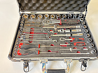 Verktygslåda med diverse verktyg