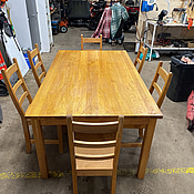 Matbord i trä, 180x105 cm