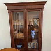 Bokhylla med glasdörrar - Från Sinatrasviten på Grand Hotel Saltsjöbaden, rum 419