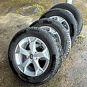 Audifälgar med dubbfria vinterdäck 215/65 R17