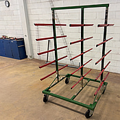 Dubbelsidig grenställ‑vagn på hjul