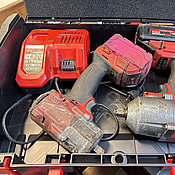 2 st. Mutterdragare Milwaukee med 2 st. batteri ock laddare