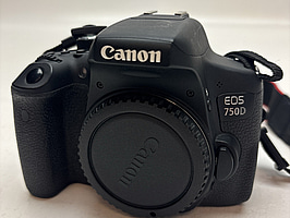 Kamerahus Canon EOS 750D inkl. diverse tillbehör