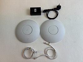 2 st. Accesspunkter Ubiquiti AP AC Pro inkl. 48V PoE injektor