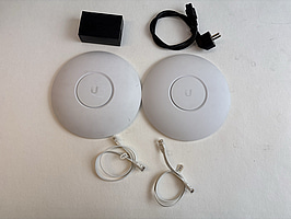 2 st. Accesspunkter Ubiquiti AP AC Pro inkl. 48V PoE injektor