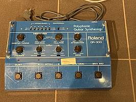 Roland GR-300 analog gitarrsyntesizer - Ordpris 19 995:-