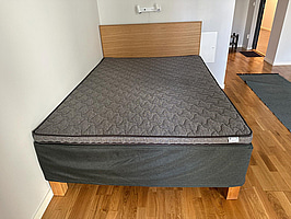 Säng Hilding Anders - Contract 1 med gavel 200x140 cm - tillverkad i Sverige