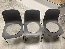 3 st. stapelbara plaststolar Lammhults, med sittdyna