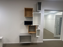 Bokhylla Muuto med fästen, 3 boxar