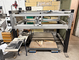 Stenbearbetningsmaskin/knackmaskin med lyftbord