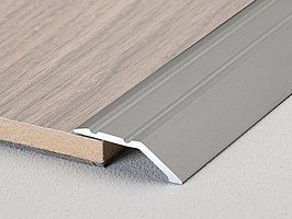 20 st. Ändprofil Logoclic, 146 silverfärgad 900 x 32 mm, självhäftande