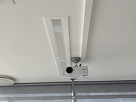 Projektor inkl. projektorduk och högtalare