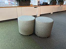 2 st. Sittpuffar Johanson