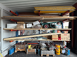 Innehåll i materialställ (formlås, formstag, virke, väggstöd, Combisafe m.m.)
