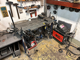 Svetsstation Telwin på arbetsbänk