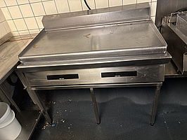 Stekhäll Zernike, med rostfri bänk
