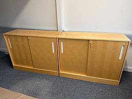 2 st. Kontorsskåp i trä, låsbar