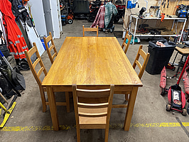 Matbord i trä, 180x105 cm