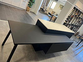 Köksö med matbord - Häcker (Ord. pris 65000 kr inkl. moms)