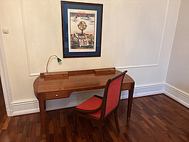 Skrivbord inkl. stol och tavla