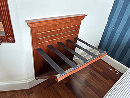 Väggmonterad baggageställ