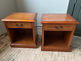 2 st. Sidobord med byrå, Decca