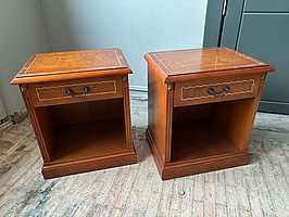 2 st. Sidobord med byrå, Decca