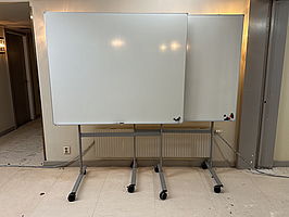 2 st. Whiteboard på hjul
