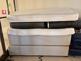 Parti med resorbottnar, bäddmadrasser