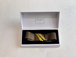 Hårband i läder Balmain Paris, med 14k guldpläterade detaljer,