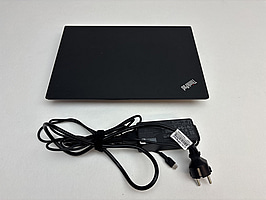 Bärbar dator Lenovo ThinkPad T14 14 tum. OBS! Repad skärm
