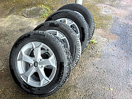 Audifälgar med dubbfria vinterdäck 215/65 R17