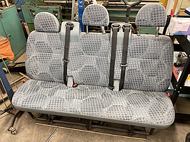 Sätesrad bil, grå, tre säten