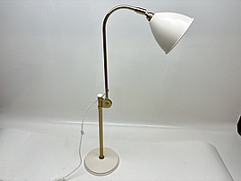 Bordslampa Gubi Bestlite. Ord. pris inkl. moms: ca 5550 kr
