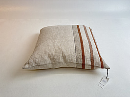 Soffkudde Tell Me More. Ord. pris på inkl. moms: ca 830 kr.