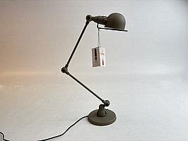 Skrivbordslampa Jielde Signal. Ord. pris inkl. moms: ca 4100 kr