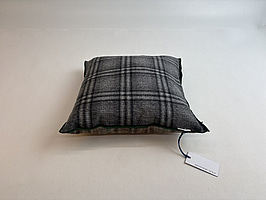 Soffkudde Designers Guild. Ord. pris inkl. moms: ca 990 kr.
