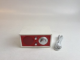 Radio Tivoli Audio Model One. Ord. pris inkl. moms: ca 2390 kr.