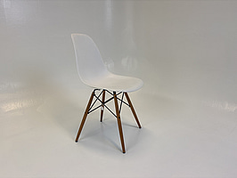 Stol Ray & Charles Eames. Ord. pris inkl. moms: ca 4460 kr