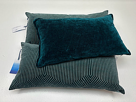 3 st. Soffkuddar Designers Guild, Totalt ord. pris inkl. moms: ca 2500 kr