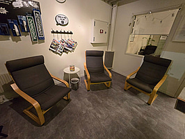 Fåtöljer och brickbord