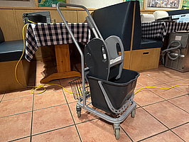 Städvagn, mopphink med press på vagn