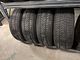4 st. Vinterhjul Pirelli 235/60R18