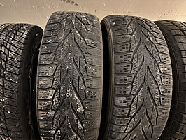 2 st. Vinterdäck Nokian 215/60R17 100R XL