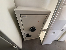 Kassaskåp H75, D22 cm lås trasigt