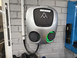 Laddstation Laddare för elbil Aura 2x32A