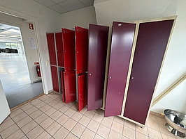 Parti med diverse omklädningsskåp